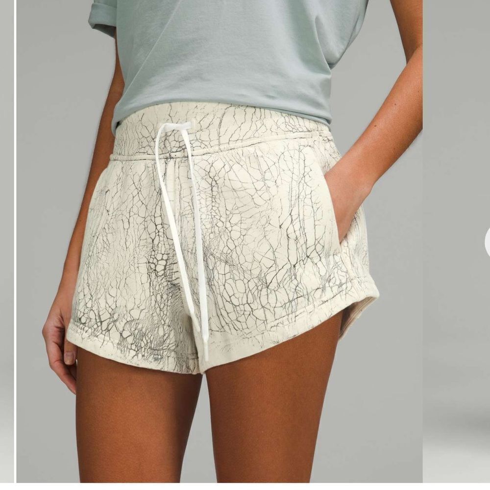 NWT New LULULEMON Inner Glow High-Rise Terry Short Thread Dye White Black TRD6 8